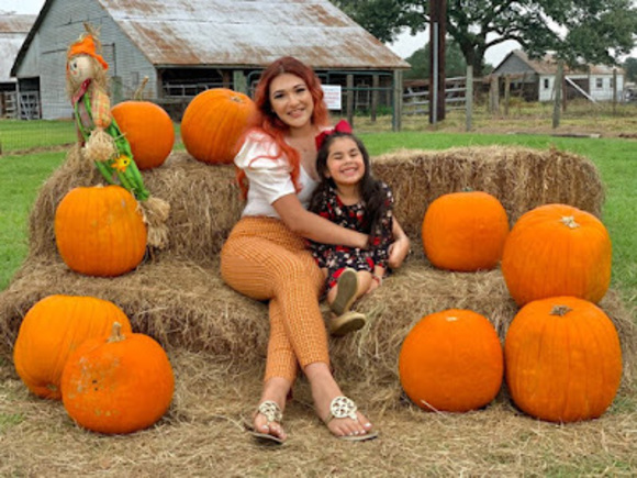 Meet your Posher, Danielle - Picture 1 of 1